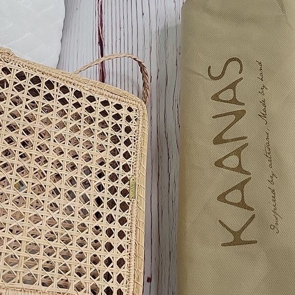 Kaanas Handmade Straw Bag - Picture 6 of 10
